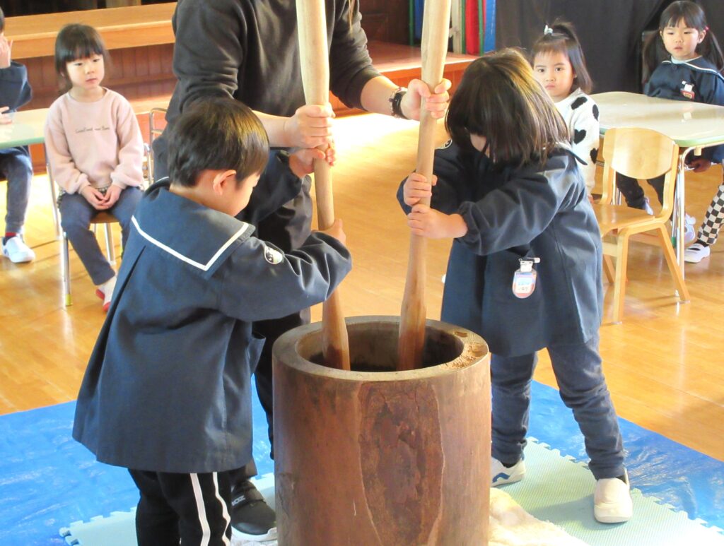 初めてのもちつき体験
